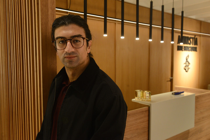 Mahmoudi es cientista político con un doctorado que estudia el vínculo entre ciudades y tecnologías digitales. Foto: Luciano Thieberger. FTP CLARIN IMG_20260818_103321.jpg Z Thieberger