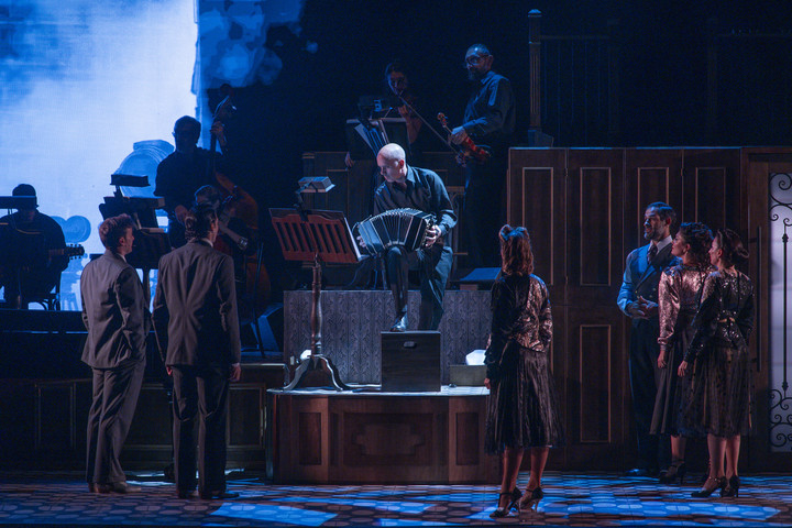 Los arreglos de "Astor, Piazzolla eterno" figuran en el rubro.