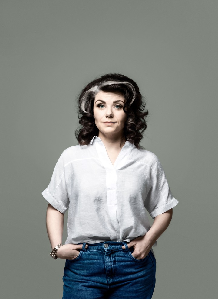 Caitlin Moran es autora de ¿Y los hombres qué? (Anagrama). Foto: Alex Lake, gentileza.