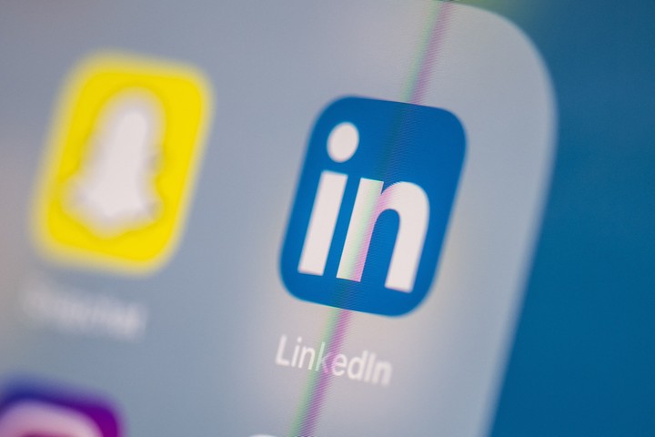 LinkedIn, la principal red profesional utilizada para buscar empleo.(Foto: AFP)