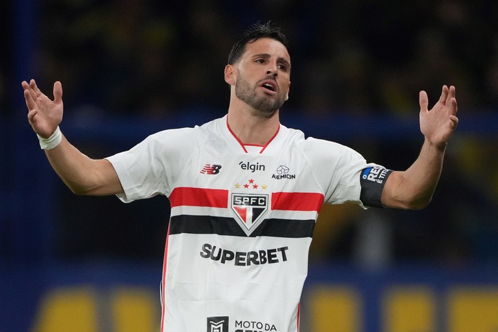 Calleri se lamenta. Perdió una chance inmejorable (AP Photo/Gustavo Garello).