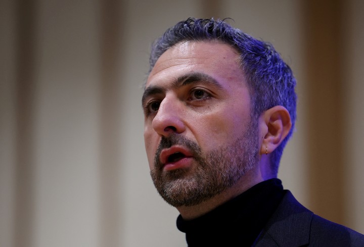 Mustafa Suleyman, CEO de Microsoft AI, encendió las alarmas. (Foto: Reuters)