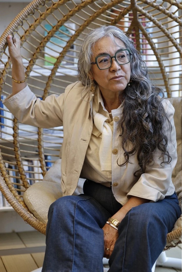 Cristina Rivera Garza, autora de obras como 'El invencible verano de Liliana', premio Pulitzer 2024 y protagonista este martes en Barcelona del Pregón de la Lectura 2025.&nbsp;(Toni Albir/EFE)