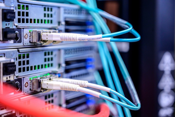 Las caídas alteran el normal funcionamiento de sitios web y empresas. Foto Pexels