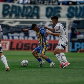 En un partido condicionado por el viento, Tristán Suárez y Atlanta empataron y la cima quedó al rojo vivo