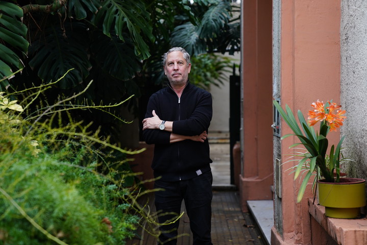 Guillermo Martínez: "En todas mis novelas policiales hay en un segundo plano ideas que vienen de alguna tradición filosófica". Foto: Emmanuel Fernández