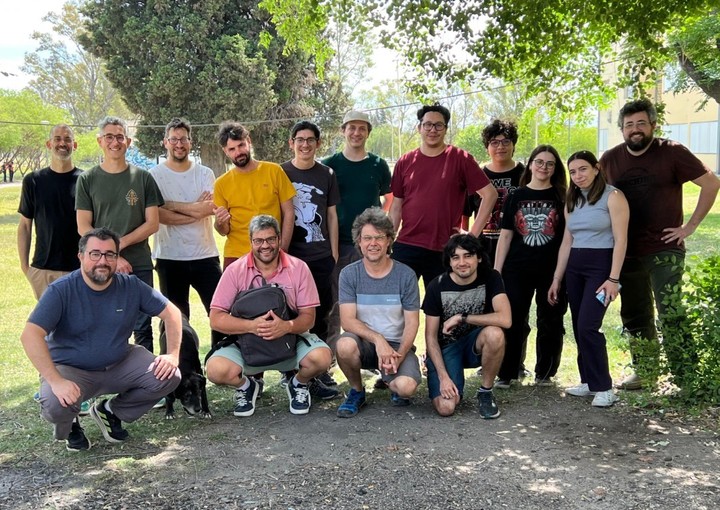 Arriba: Juan Perotti, Marcos Mazzini, Marcelo Puiatti, Ezequiel García, Alejandro Silva, Carlos Bederián, Pablo Vaninni, Tomás Bazán, Lara Kurtz, Milagros Carabelos, Alexis Paz. Abajo: Dante Paz, Antonio Russo, Nicolás Wolovick, Agustín Ruarte. Foto: Prensa UNC