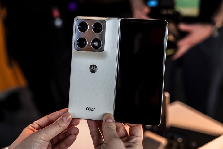 Razr Fold, la apuesta de Motorola en el segmento. (Bloomberg)