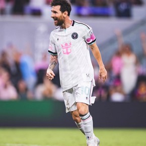 Messi y un tremendo gol para poner en ventaja al Inter Miami frente a Nashville