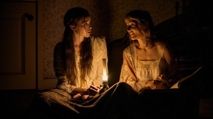 Contraria a la serie, no existe un solo documento histórico que sugiera que Lizzie Borden y Bridget Sullivan mantuvieran una relación sentimental o sexual. Foto: Netflix