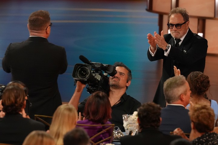 Stephen Root ganó en su categoría y se impuso a grandes figuras como Harrison Ford. (AP Photo/Chris Pizzello)