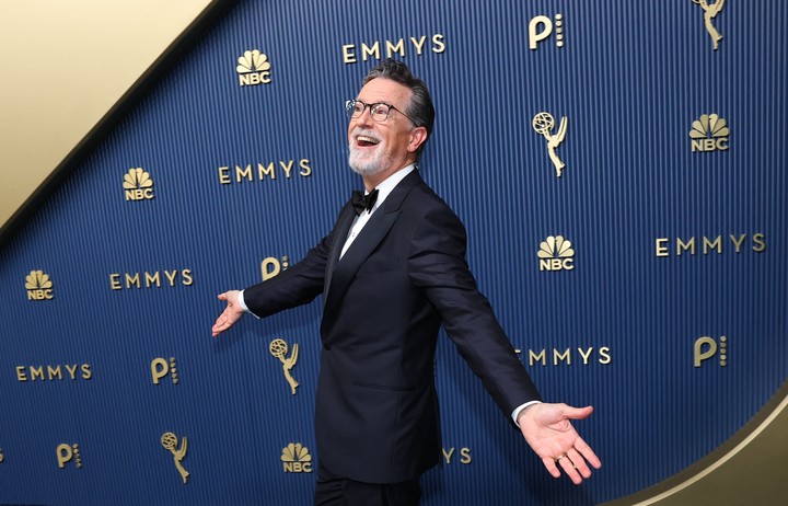 Stephen Colbert ganó por su show televisivo . su discurso combinó humor y gratitud. Reuters.