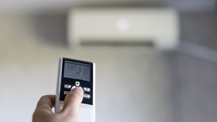 Con la llegada de los primeros calores, hay una alternativa eficiente para refrigerar la casa. Foto: Freepik