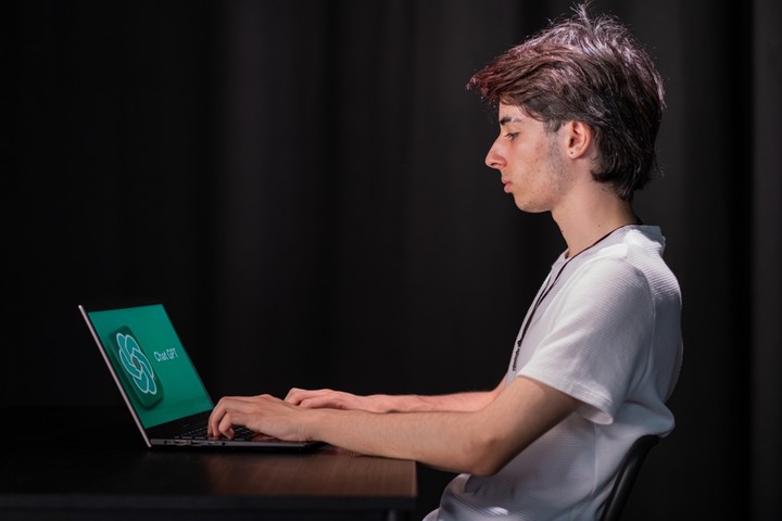 ¿Puede ChatGPT leer tus conversaciones? El caso de Quilmes expuso cómo maneja OpenAI la privacidad de los chats
