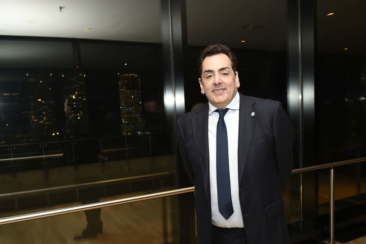 Leonardo Cifelli le entregó a Marta Minujín la distinción como Personalidad Emérita de la Cultura de la Nación. (Foto: Julio Ruiz)