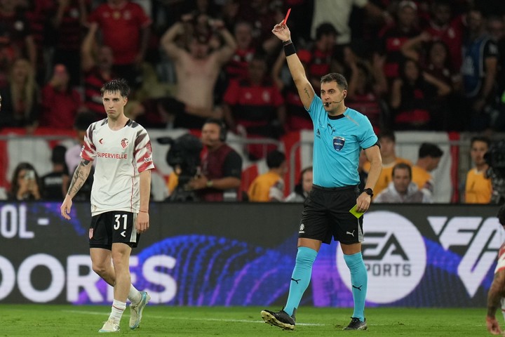 Gustavo Tejera expulsó a Baltasar Rodriguez. (AP)