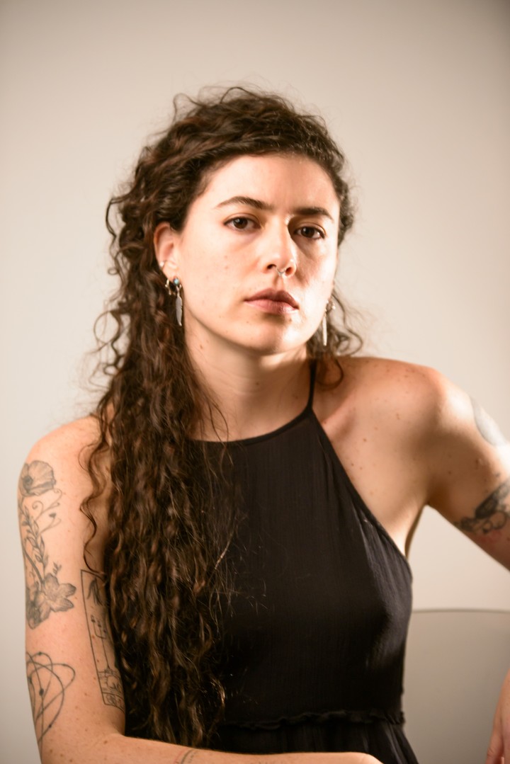 Lina María Parra Ochoa es autora de Una cosa salvaje que conoce la muerte (Concreto). Foto: gentileza.