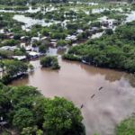 “No apareció nadie”: la desesperada situación de las familias inundadas en Corrientes