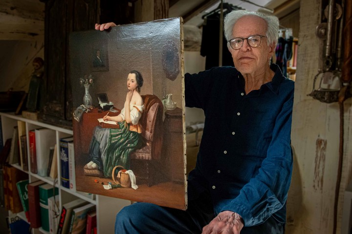 El psicoanalista Horacio Amigorena donó el cuadro de Adolphe d'Hastrel al Museo Nacional de Arte Decorativo. Foto: Noel Smart.
