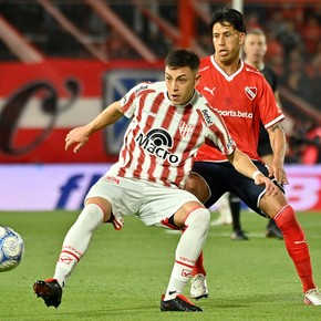 Instituto goleó a Independiente e hizo estallar Avellaneda
